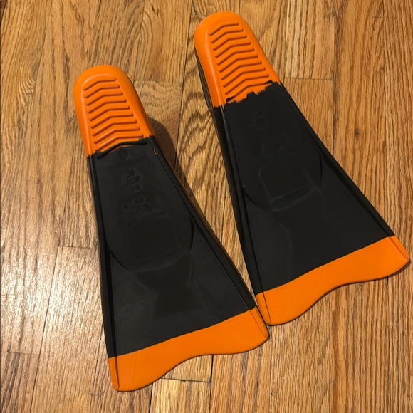 TYR Crossblade Swim Fins - US kids 1-3 EU 34-36 - Picture 3 of 3